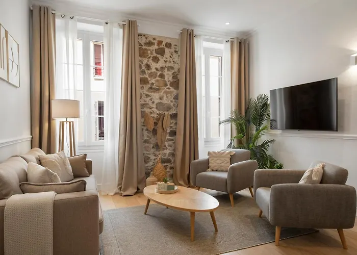 Cannes Heart, 3 Bedroom 3 Bath, 100M Palais & Beach