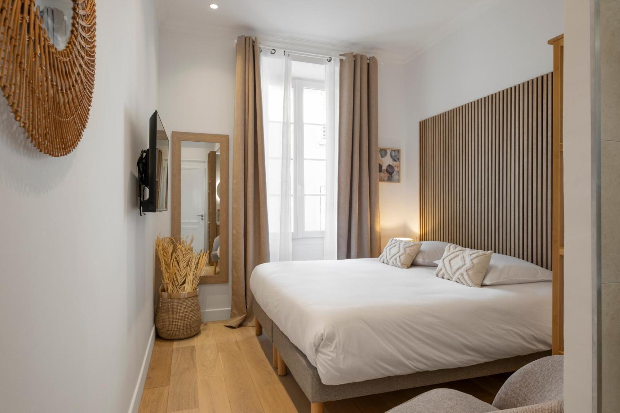 Heart, 3 Bedroom 3 Bath, 100m Palais & Apartment
