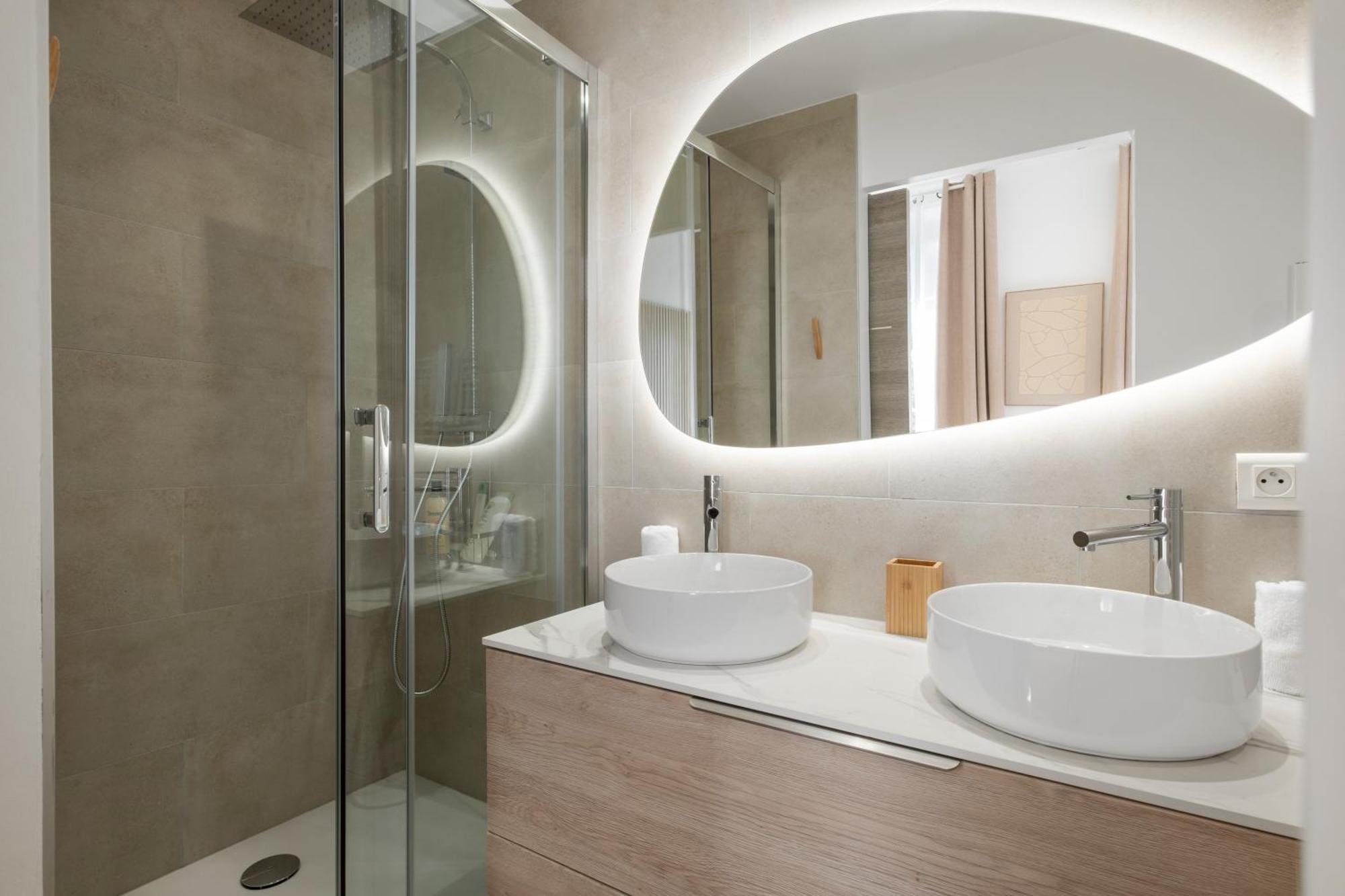 Heart, 3 Bedroom 3 Bath, 100m Palais & Apartment