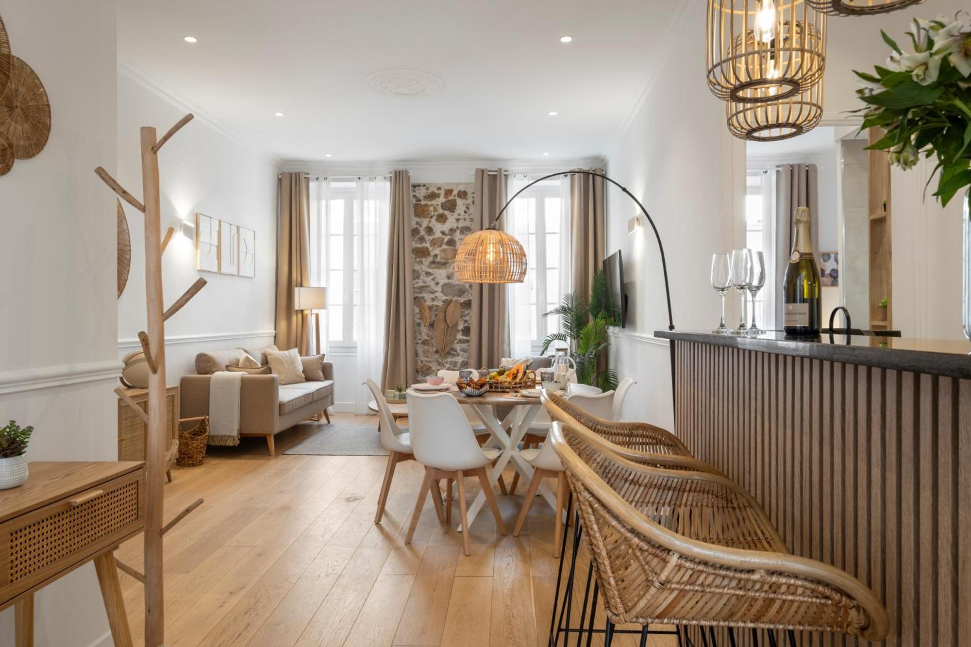 Apartment Heart, 3 Bedroom 3 Bath, 100m Palais & *
